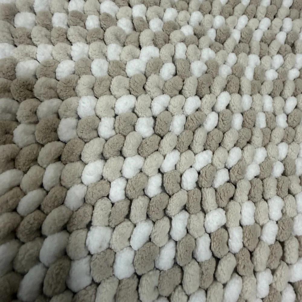 NWOT Elegant Cream Bath Mat Set